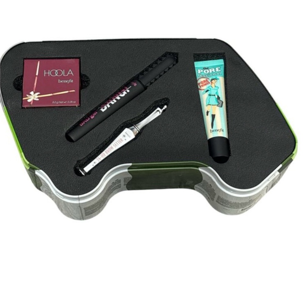 Benefit Camper Makeup Set in Green and Silver - Picture 2 of 4
